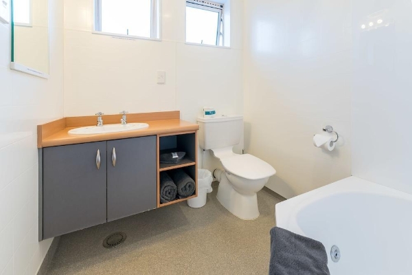 Lakeside Motel and Apartments - Te Anau